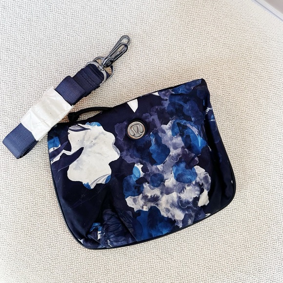 Lululemon Traveling Yogini Rucksack - Picture 15 of 16